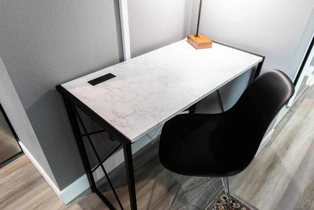 サンディエゴProfessionals-Restaurants-Fastwifi-A C-Desk- Petsアパートメント エクステリア 写真
