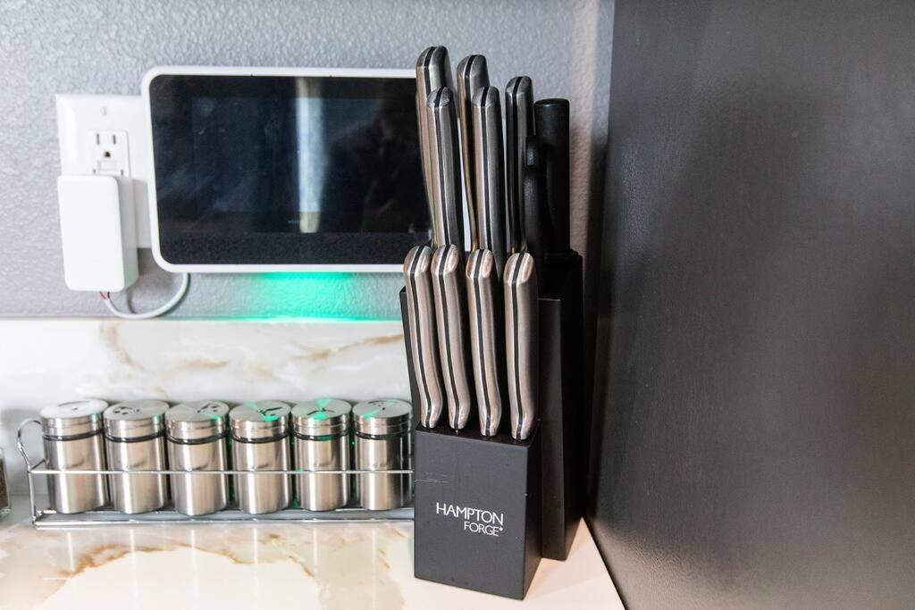 サンディエゴProfessionals-Restaurants-Fastwifi-A C-Desk- Petsアパートメント エクステリア 写真